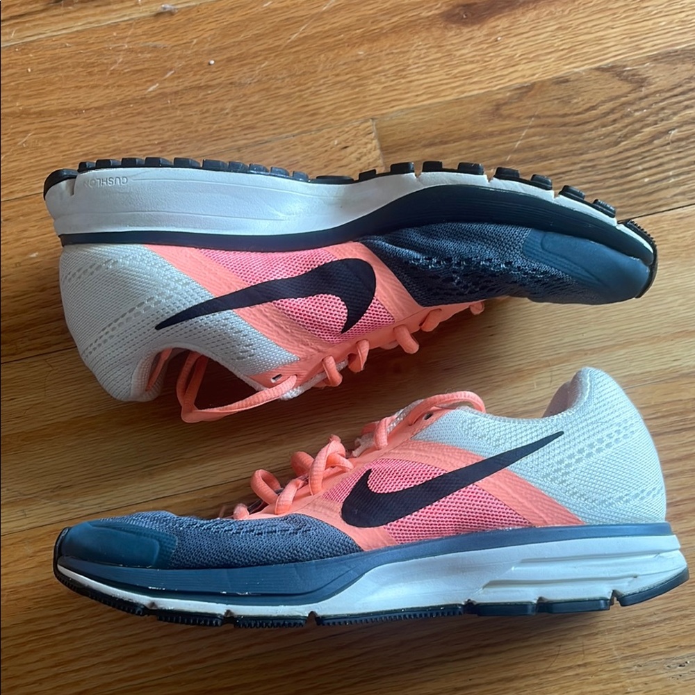 Women’s Nike Sneakers - Size 8